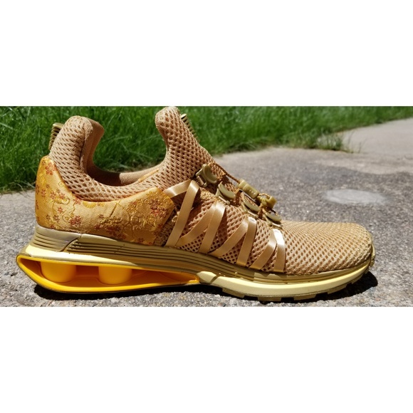 WMNS Nike Shox Gravity Metallic Gold - Picture 4 of 6